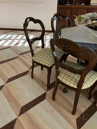 Tavolo e sedie soggiorno