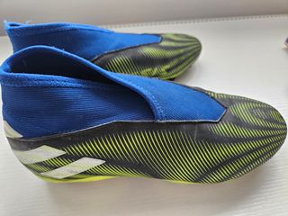 Botas de fútbol Adidas con tacos