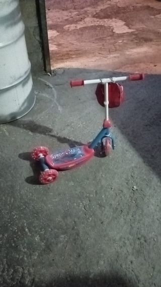 Monopatín Spiderman niño triciclo 
