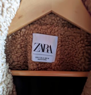 Abrigo marrón Zara tipo borreguito.