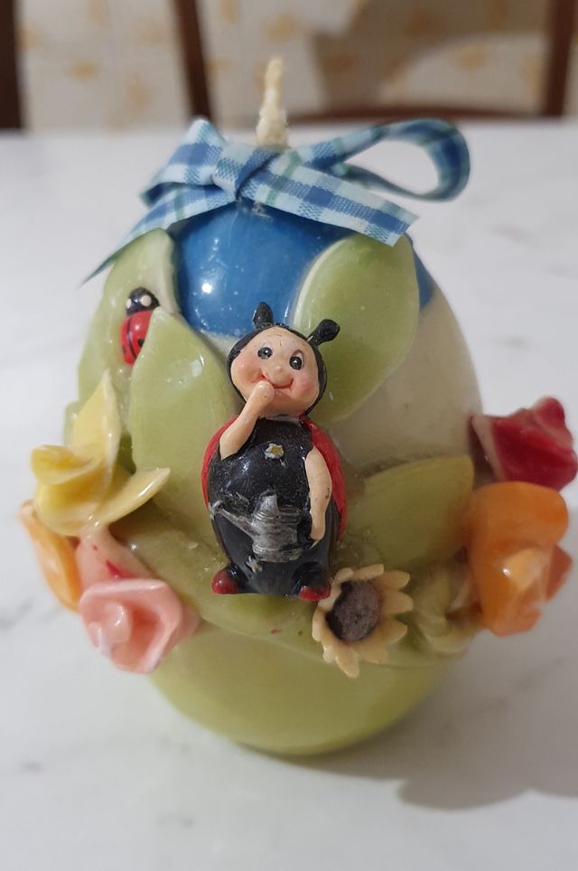 Candela D'arte a forma di uovo