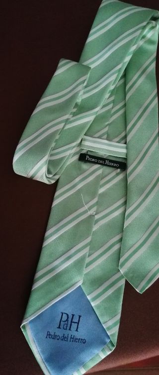 Corbata verde rayas. Pdh nueva