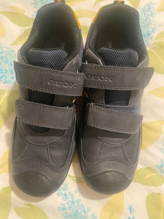 Zapatos de niño Geox talla 33