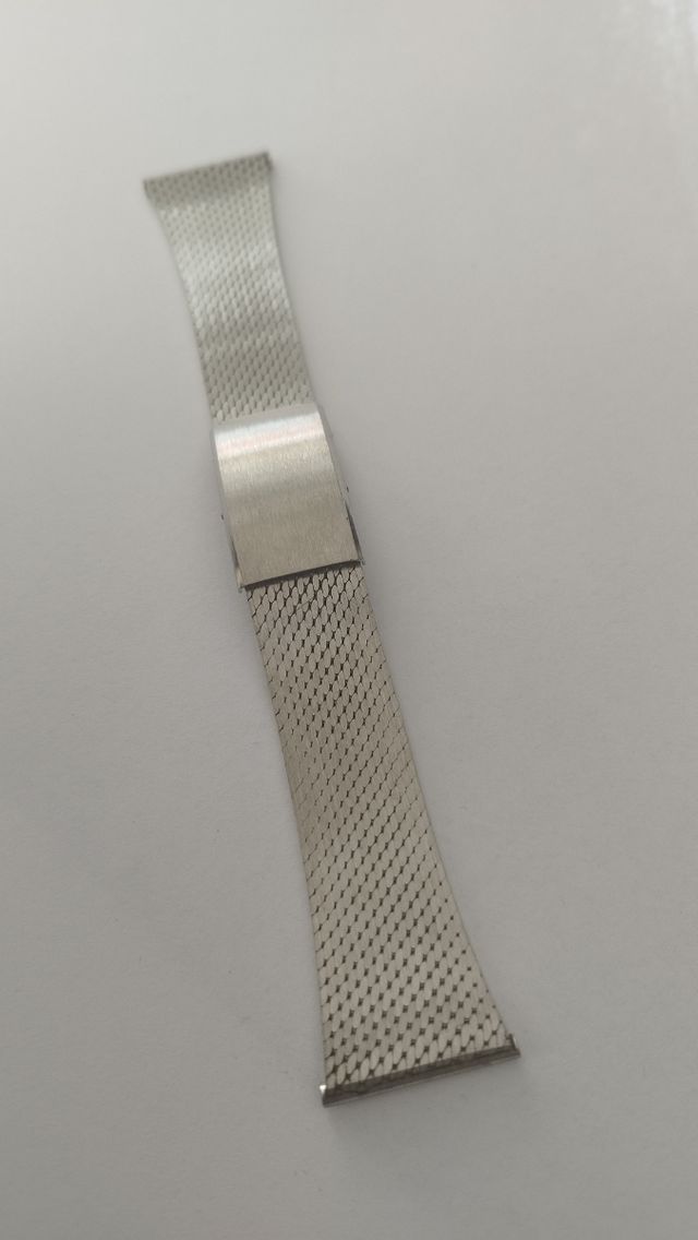 Brazalete de acero de malla fuerte de 24mm.