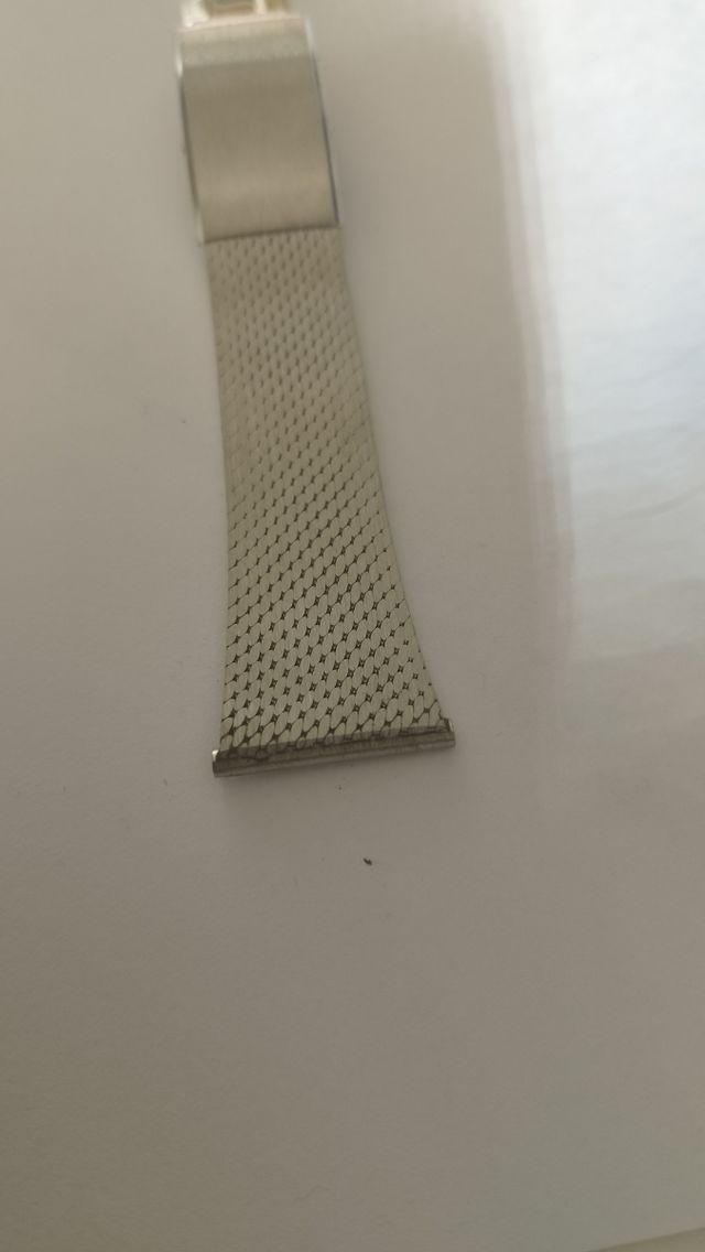 Brazalete de acero de malla fuerte de 24mm.