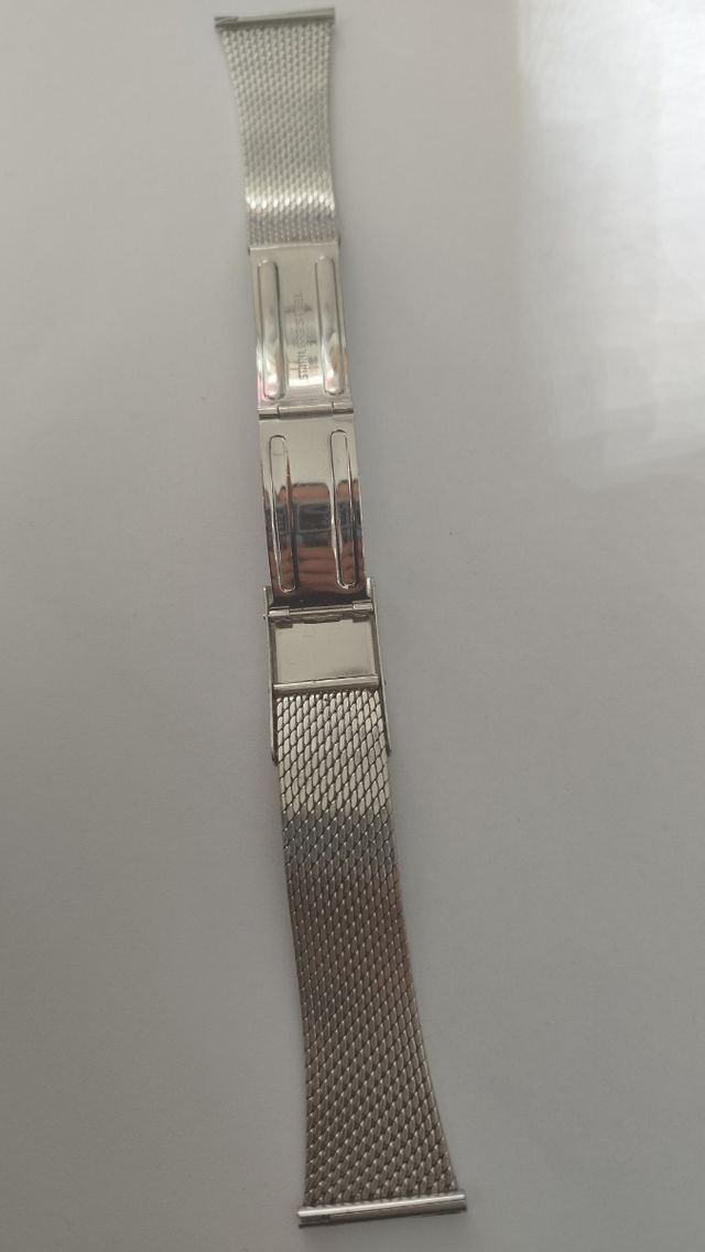 Brazalete de acero de malla fuerte de 24mm.