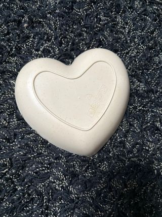 Ciotola in plastica bianca a forma di cuore
