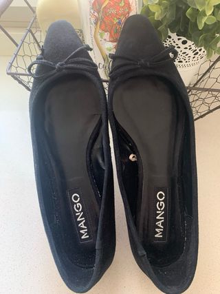 Bailarinas ante negro Mango