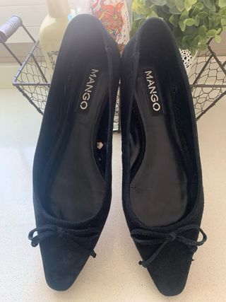 Bailarinas ante negro Mango
