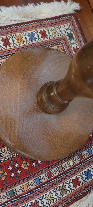 Antigüedad. Pie de lámpara en madera de castaño 