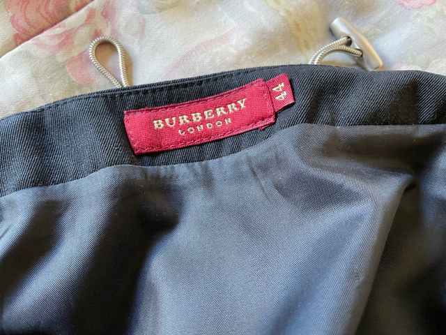 Falda negra Burberrys