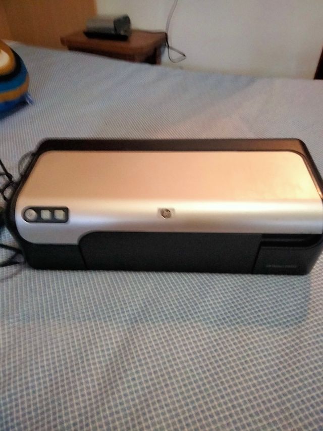 Stampante HP deskjet D2460