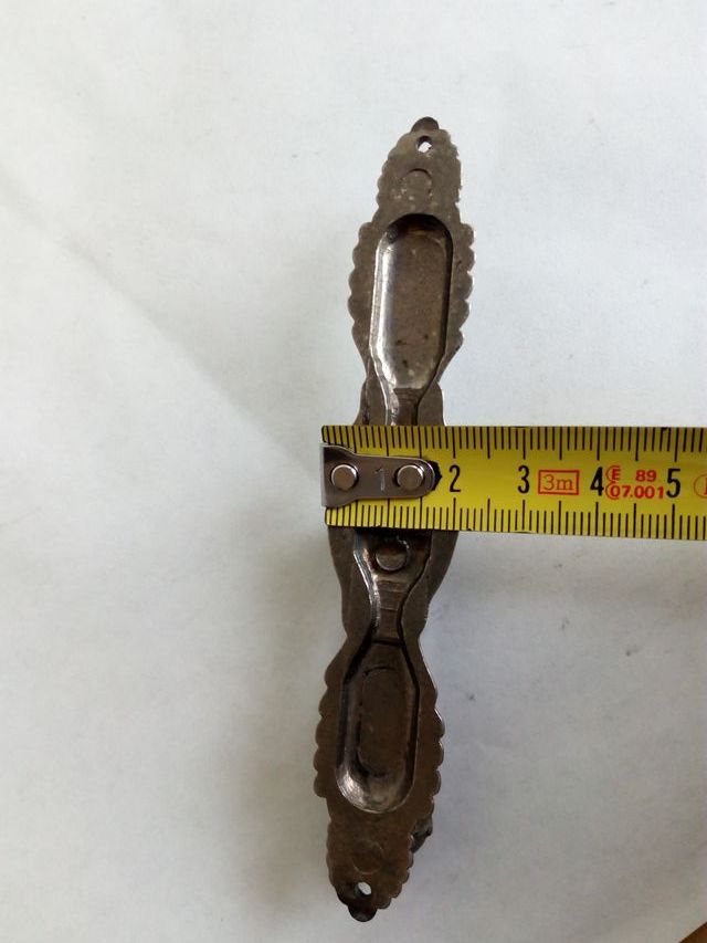 TIRADOR DE METAL PLATEADO ANTIGUO