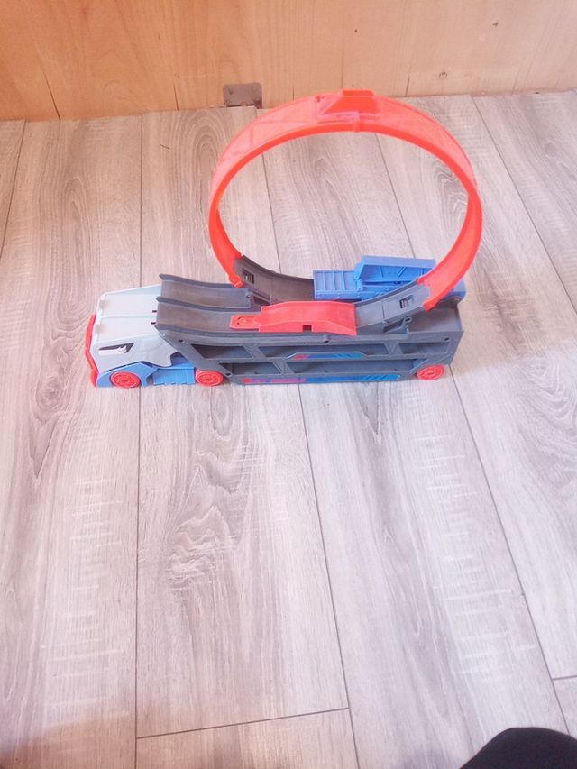 Camión e Hot wheels