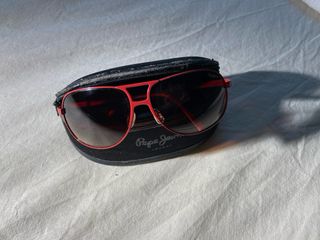 Gafas de sol rojas marca Pepe Jeans