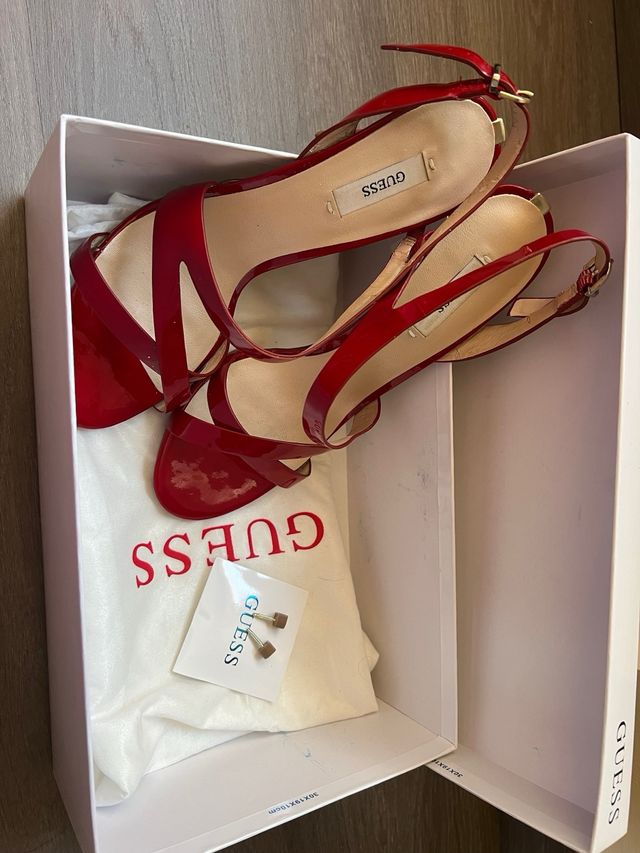 Sandalias de tacon Guess rojas