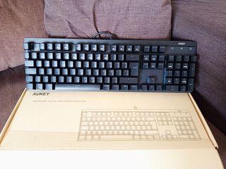 Teclado mecánico Aukey NUEVO. 