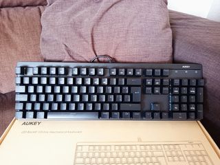 Teclado mecánico Aukey NUEVO. 