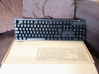 Teclado mecánico Aukey NUEVO. 