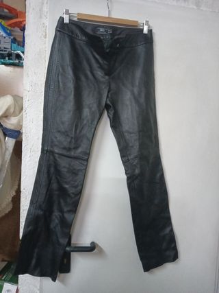 Pantalón piel negro Mango talla 38