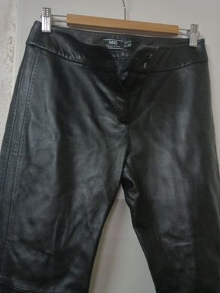 Pantalón piel negro Mango talla 38