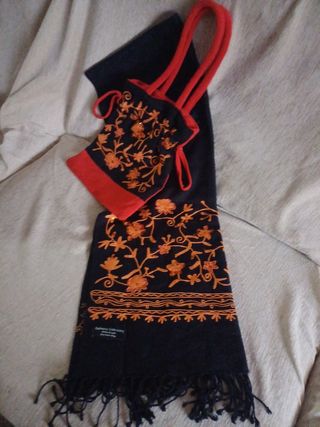 Conjunto chal y bolso