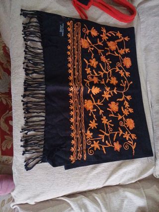 Conjunto chal y bolso