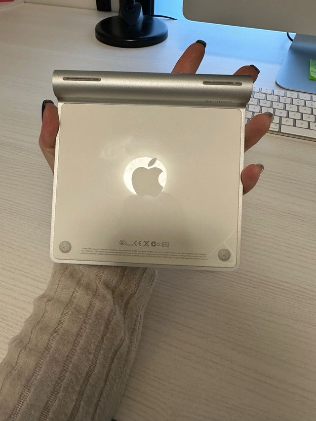 Magic Trackpad apple con cable de carga