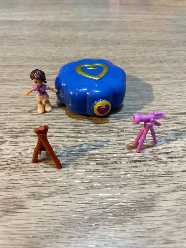 Polly Pocket de acampada en mini cofre