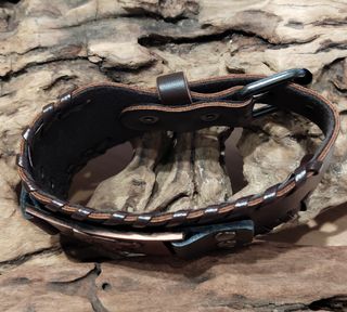 Pulsera cuero ancha