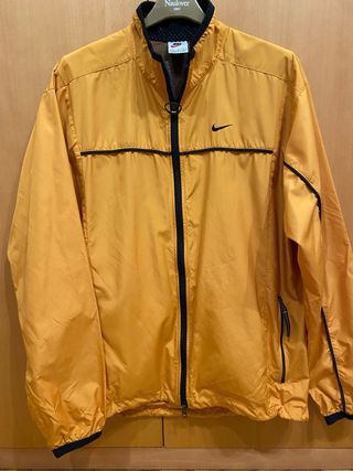 Nike cortavientos