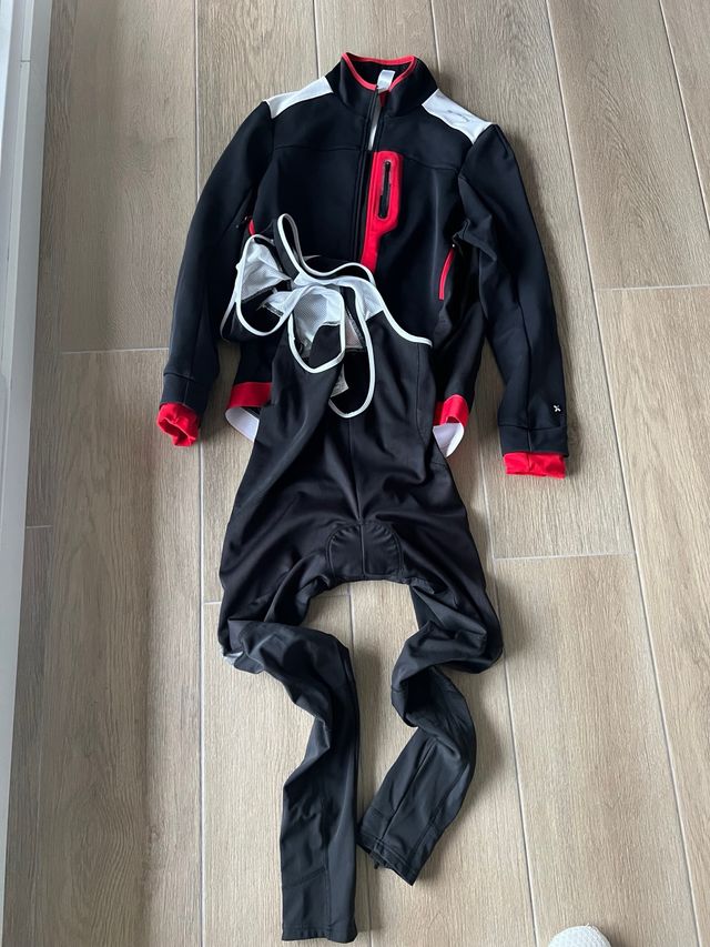 Chaqueta y mono de bici