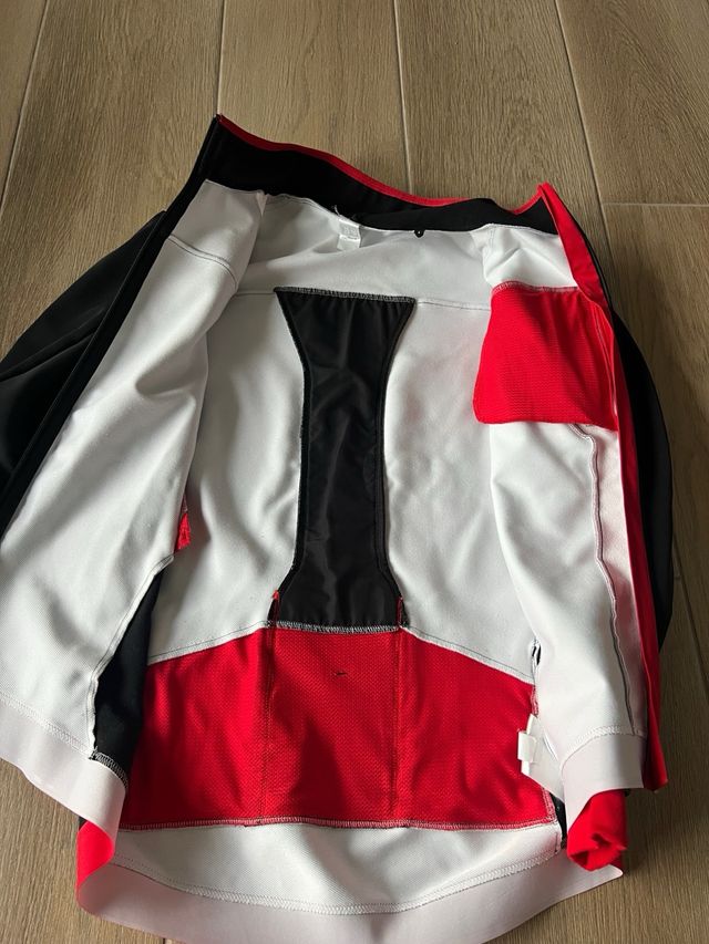 Chaqueta y mono de bici