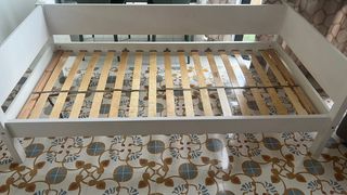 Cama individual mediadas de colchon 190 por 90.