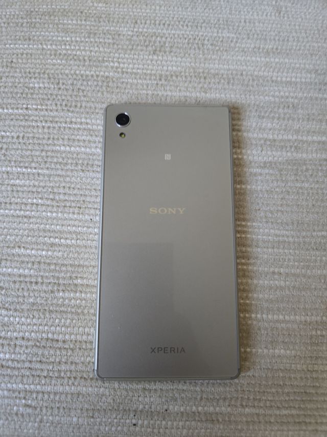 Móvil Sony E2303