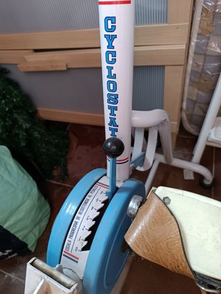 Bicicleta estática antigua 
