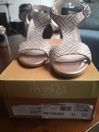 Sandalia de tacón