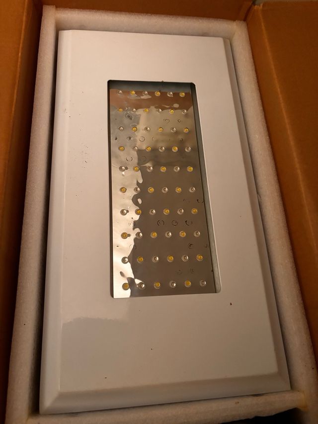 Pantalla luz acuario