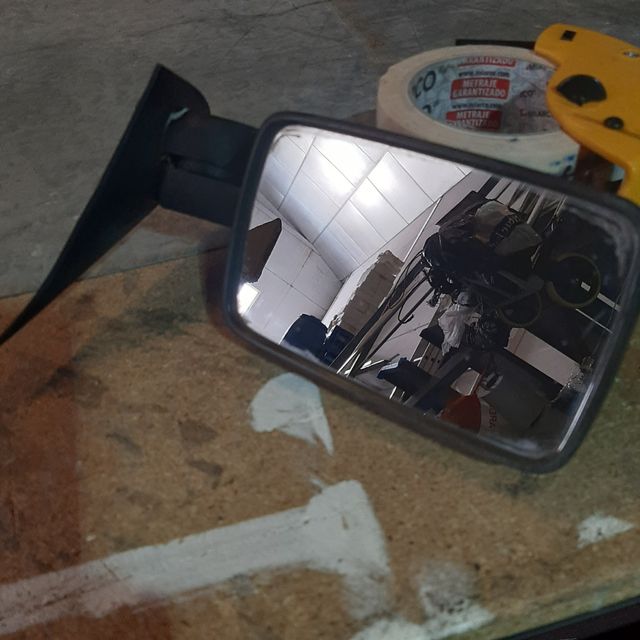 Esespejo retrovisor fiat uno 146
