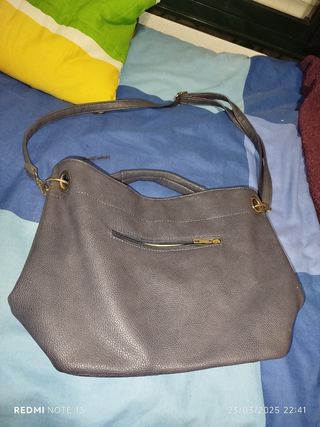 Bolso Tous tiene las cremalleras rotas