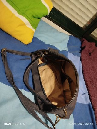 Bolso Tous tiene las cremalleras rotas