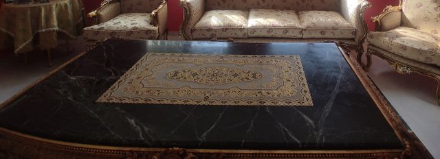 Mesa clásica estilo barroco.