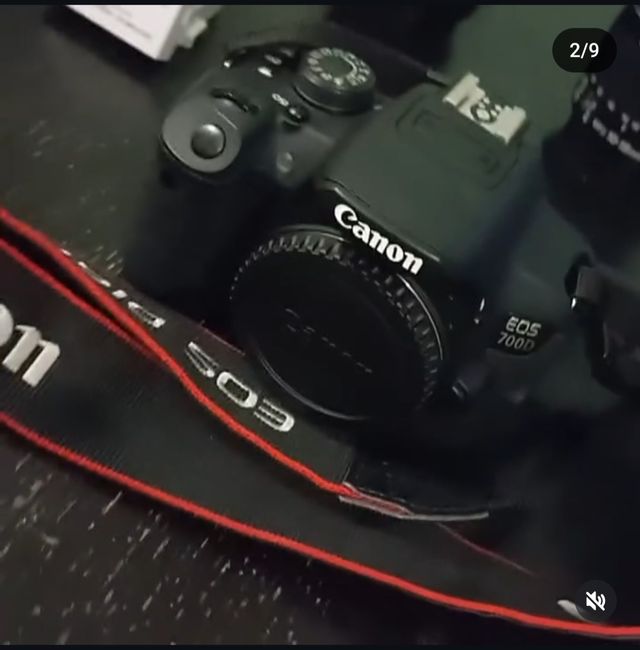 Cámara digital canon eos 700 D