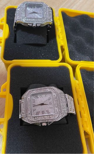 Reloj de cuarzo y circonitas