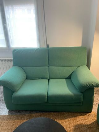 Sofa de tres plazas y de dos verde 