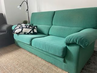 Sofa de tres plazas y de dos verde 