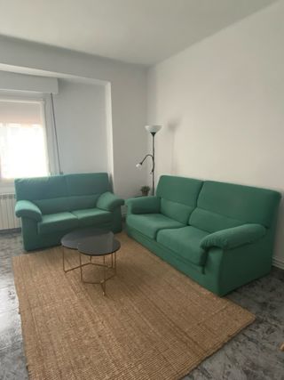 Sofa de tres plazas y de dos verde 