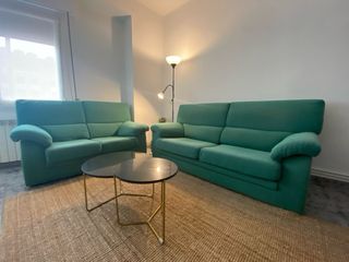 Sofa de tres plazas y de dos verde 