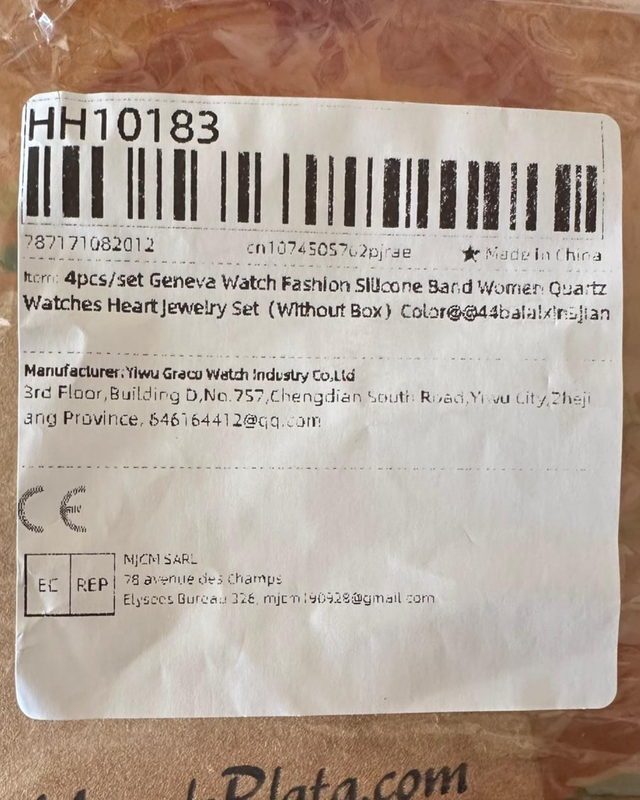 Set de bisutería con corazones blancos