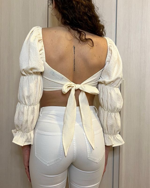 Pretty Little Thing Crop Top Schiena Scoperta